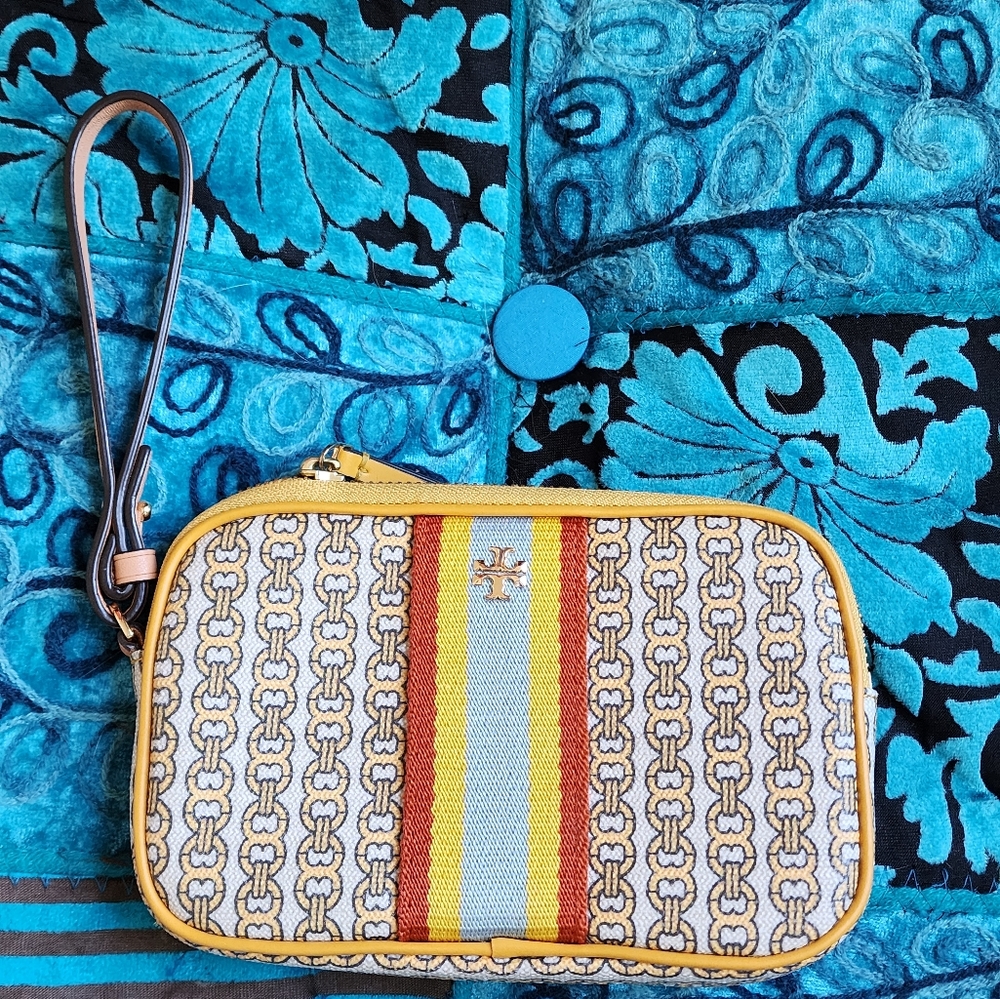 Tory Burch Black Gemini Link Wristlet (USED)